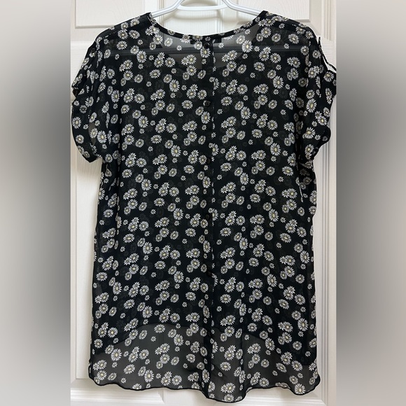 Suzy Shier Top - Picture 14 of 16